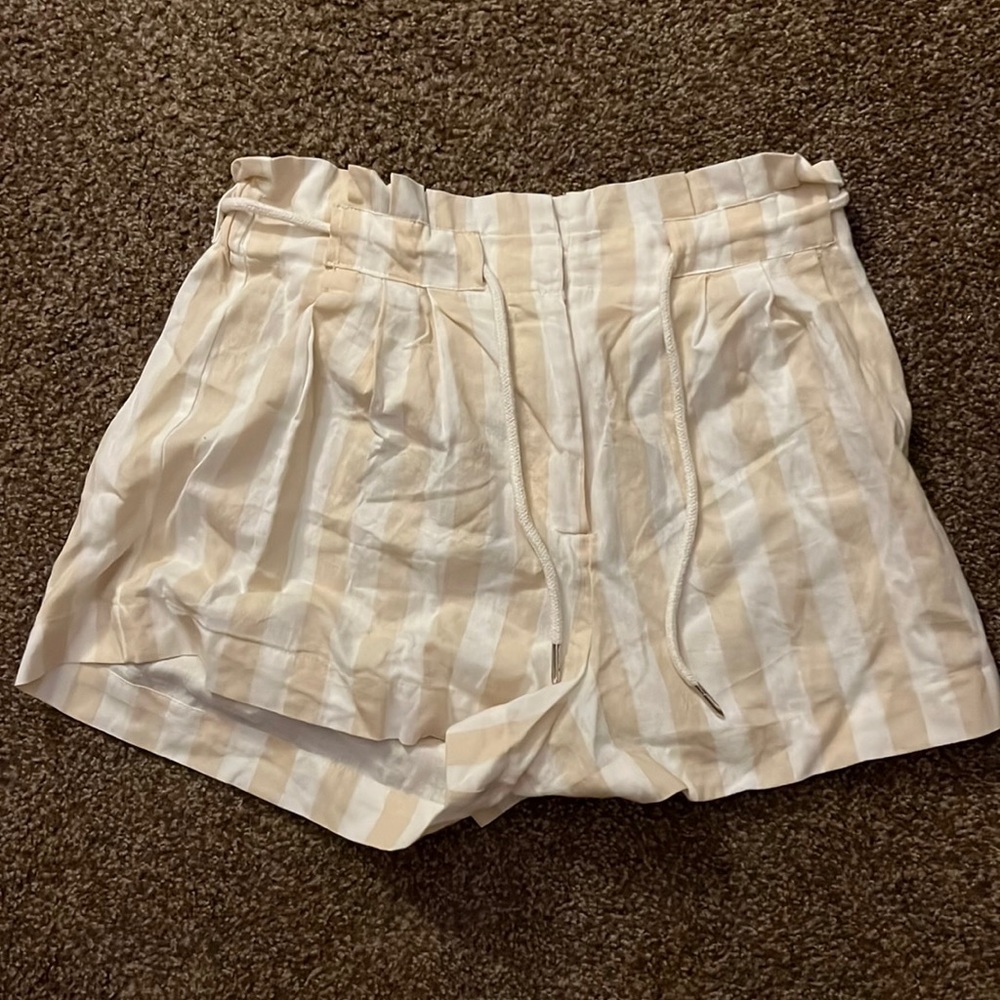 Shorts in size L!